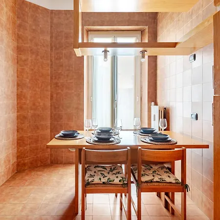 Spacious With Three Bedroom And Large Kitchen * Milánó