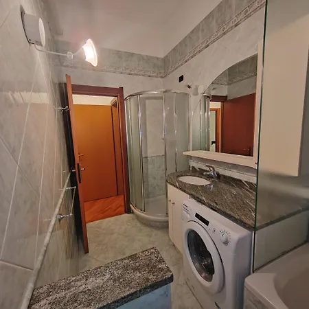 Spacious With Three Bedroom And Large Kitchen