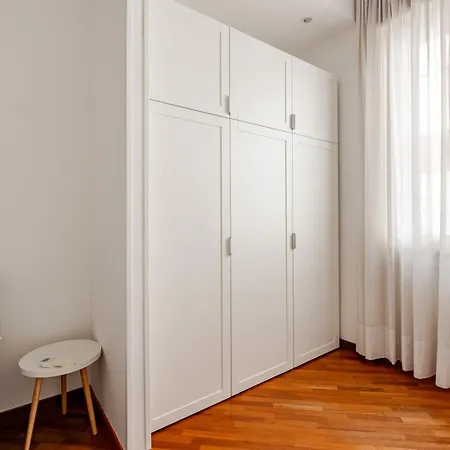 Spacious With Three Bedroom And Large Kitchen *