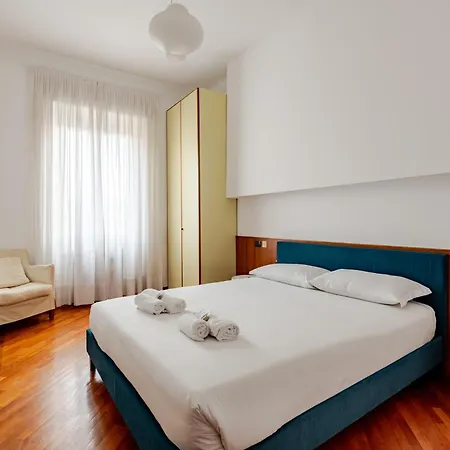 Spacious With Three Bedroom And Large Kitchen Apartment