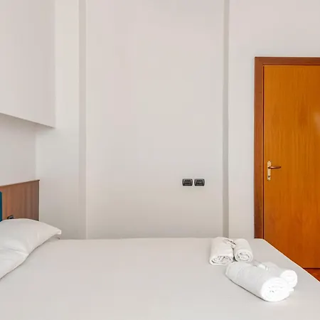 Apartment Spacious With Three Bedroom And Large Kitchen