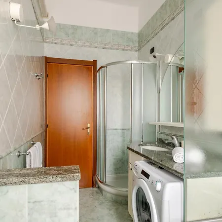 Spacious With Three Bedroom And Large Kitchen Apartment