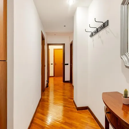 Spacious With Three Bedroom And Large Kitchen