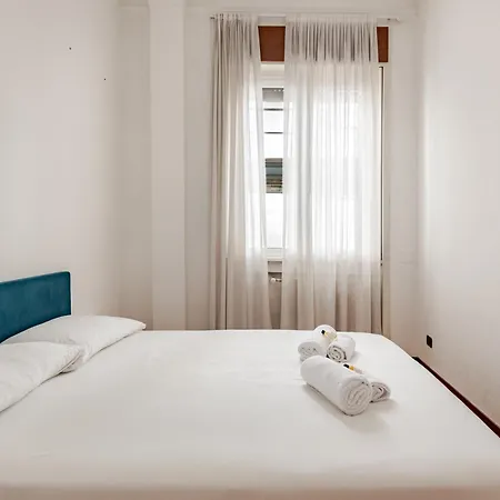 Spacious With Three Bedroom And Large Kitchen ميلان