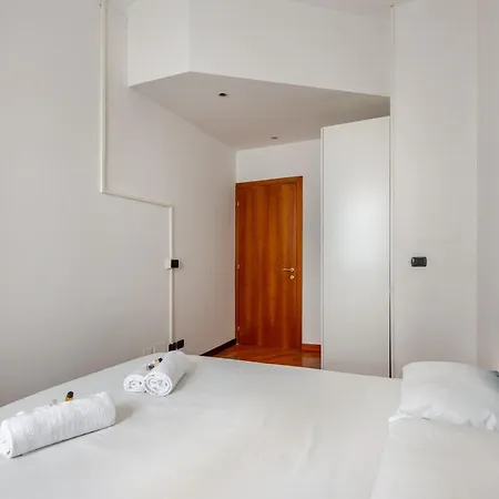 Spacious With Three Bedroom And Large Kitchen *