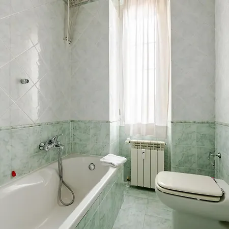 Spacious With Three Bedroom And Large Kitchen شقة *