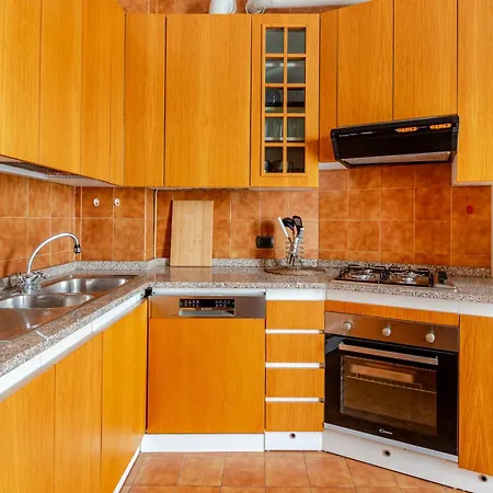 شقة Spacious With Three Bedroom And Large Kitchen *