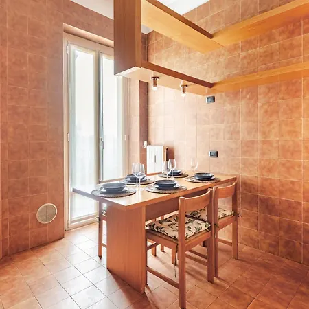 Spacious With Three Bedroom And Large Kitchen شقة *